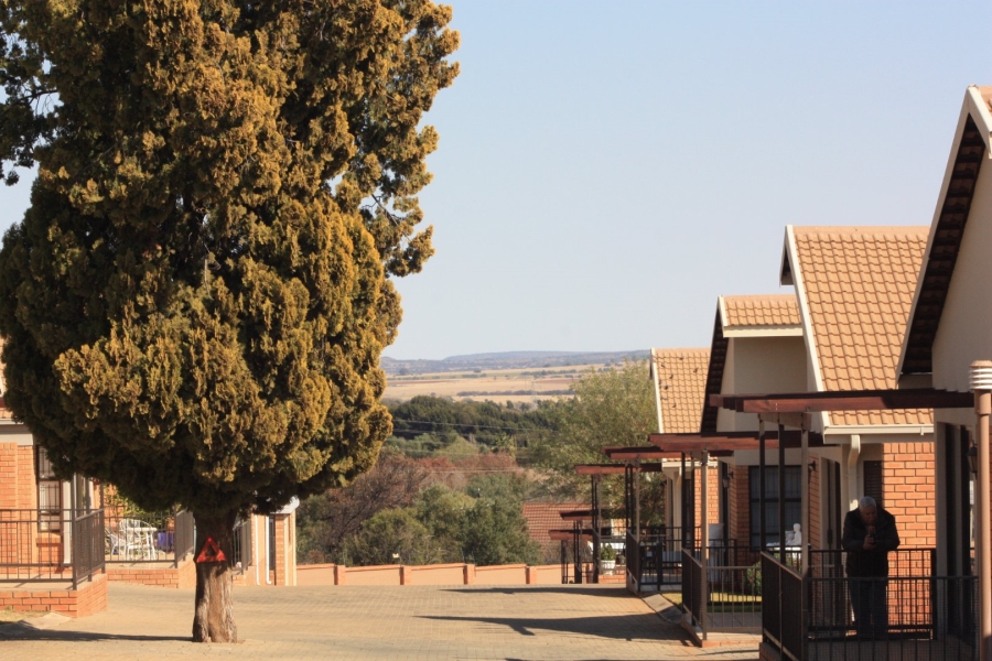 2 Bedroom Property for Sale in Langenhovenpark Free State